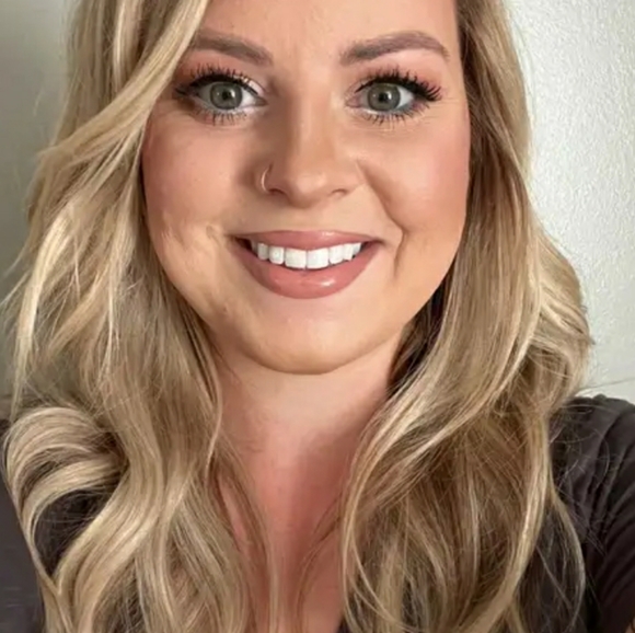 Meet your Posher, Joan - Picture 13 of 14